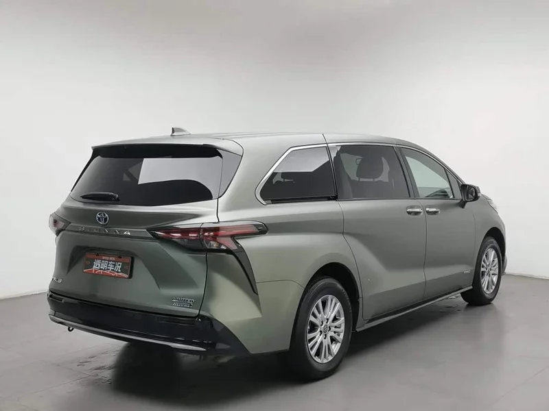 Toyota Sienna — фото 2