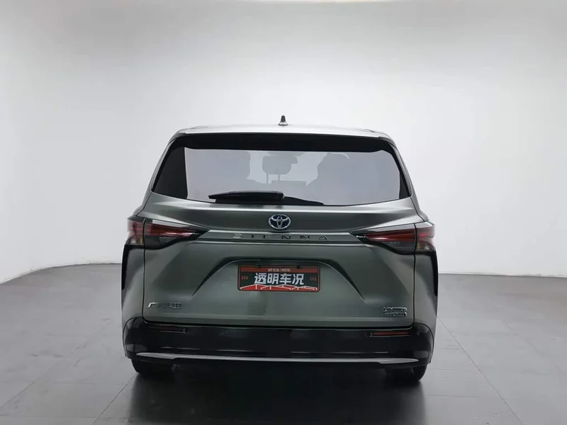 Toyota Sienna — фото 4