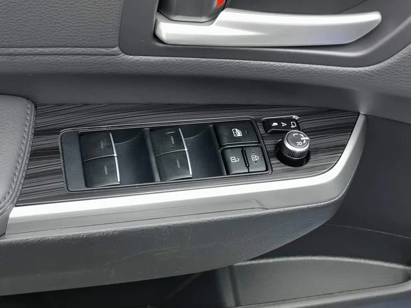 Toyota Sienna — фото 9