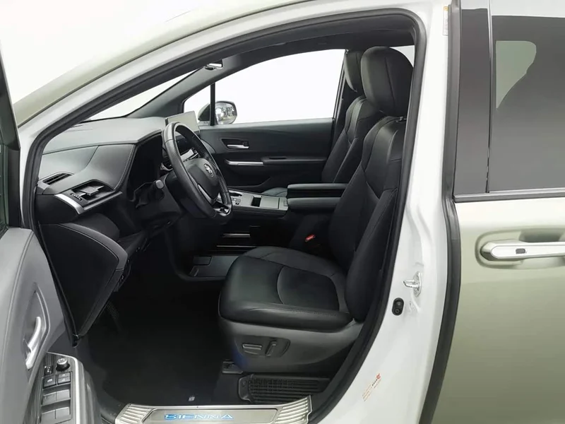 Toyota Sienna — фото 10