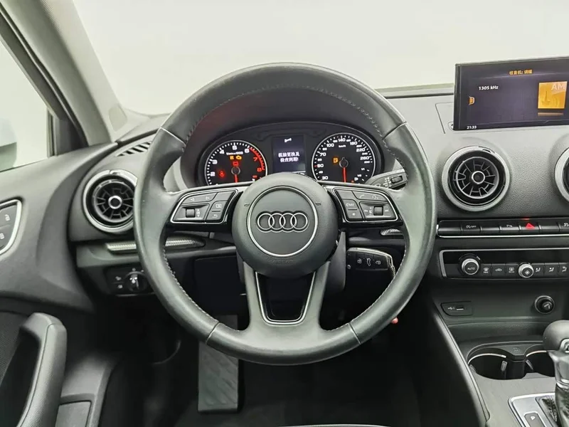 Audi Q3 — фото 11