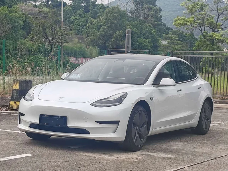 Tesla Model 3 — фото 1