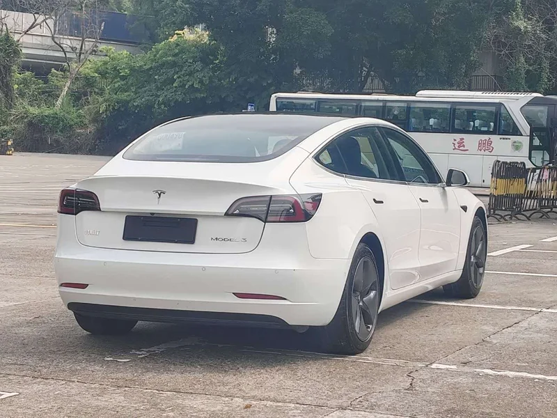 Tesla Model 3 — фото 13