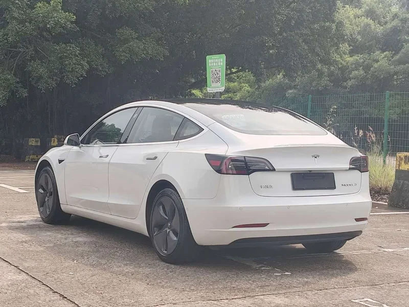 Tesla Model 3 — фото 14