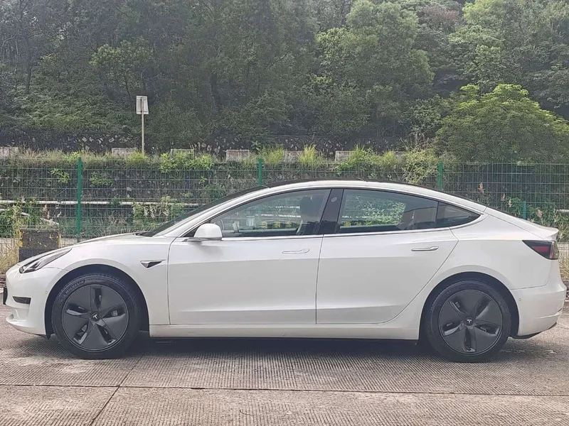 Tesla Model 3 — фото 3