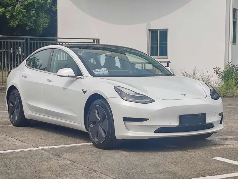 Tesla Model 3 — фото 4