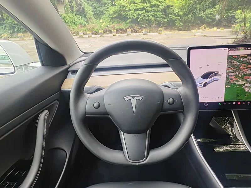 Tesla Model 3 — фото 8