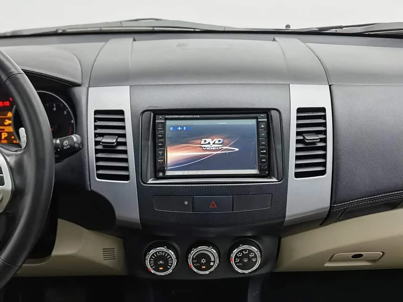 Mitsubishi Outlander — фото 12