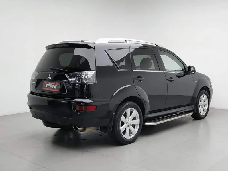 Mitsubishi Outlander — фото 2