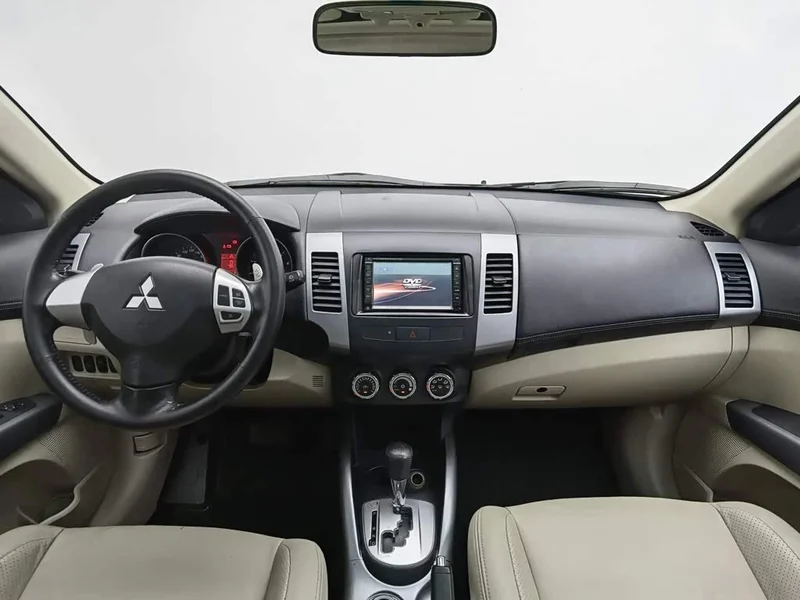 Mitsubishi Outlander — фото 5