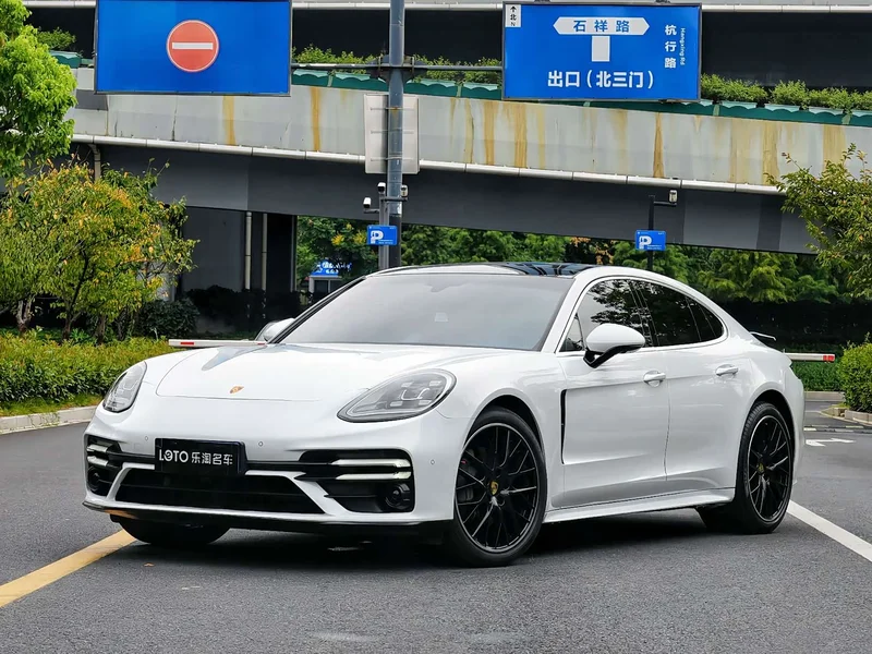 Porsche Panamera — фото 1