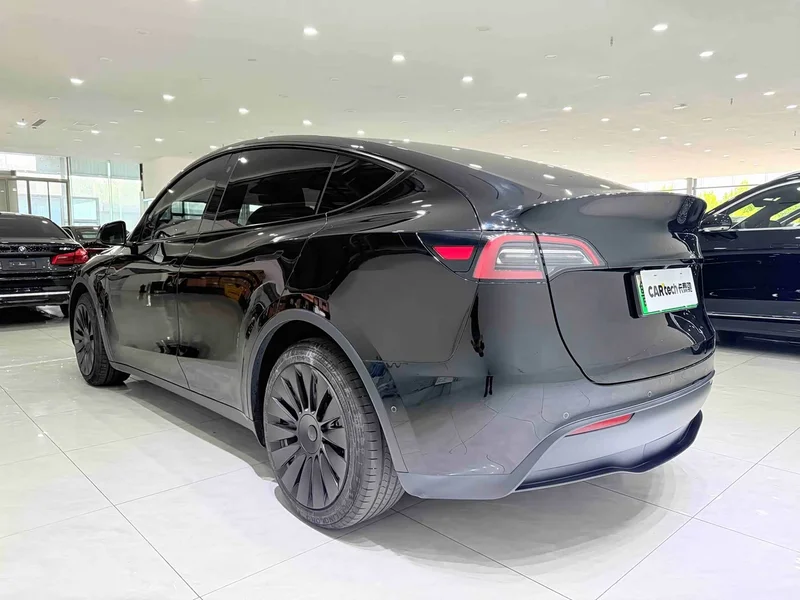 Tesla Model Y — фото 4