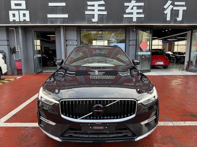 Volvo XC60 — фото 1