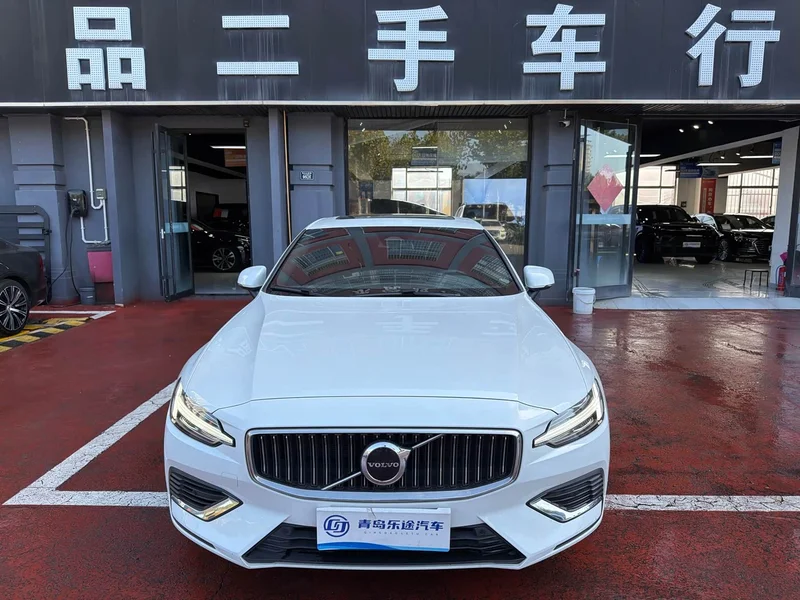 Volvo S60 PHEV — фото 1