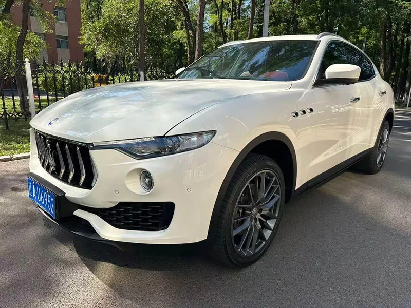 Maserati Levante — фото 1