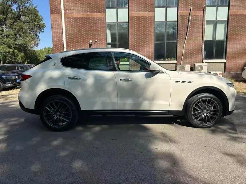 Maserati Levante — фото 8