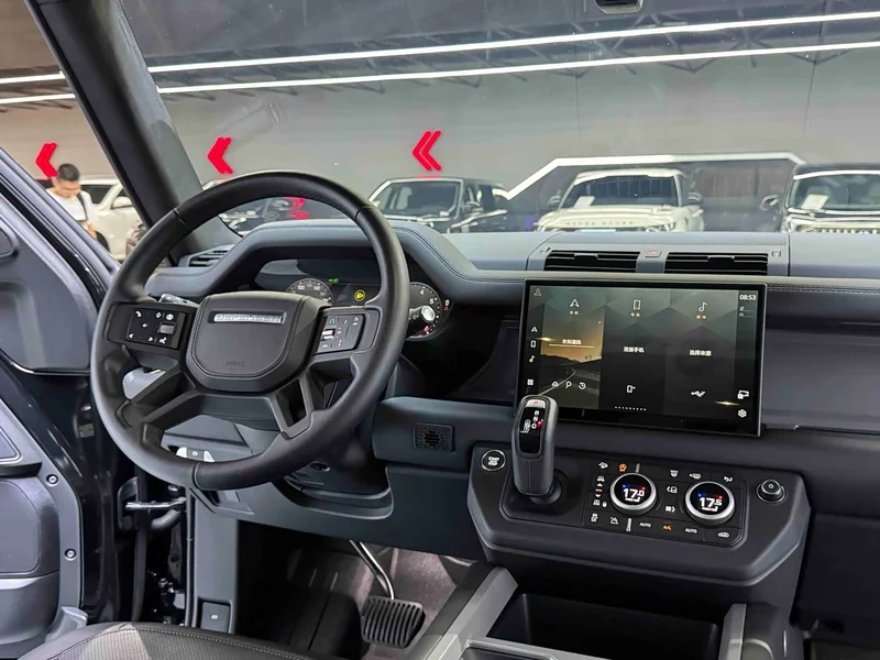 Land Rover Defender — фото 10