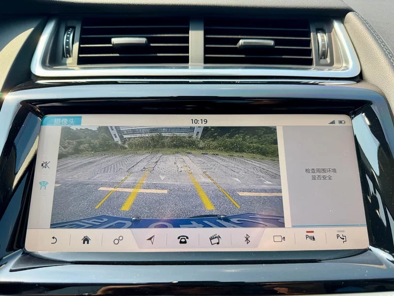 Jaguar E-PACE — фото 11