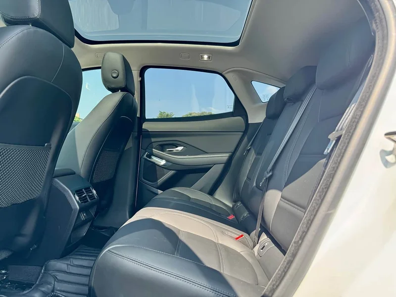 Jaguar E-PACE — фото 12