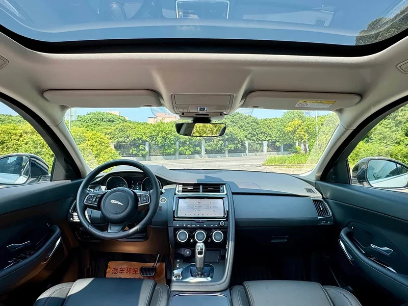 Jaguar E-PACE — фото 13