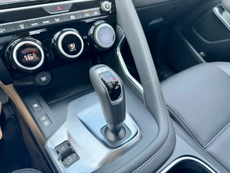 Jaguar E-PACE — фото 15