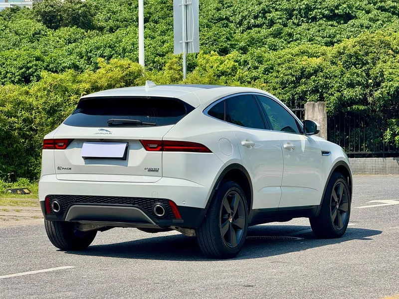 Jaguar E-PACE — фото 17