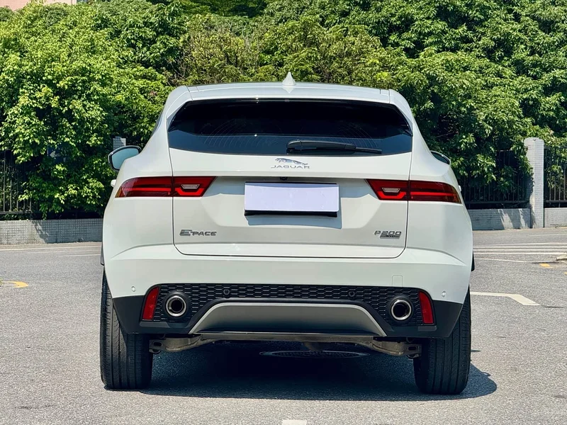 Jaguar E-PACE — фото 18