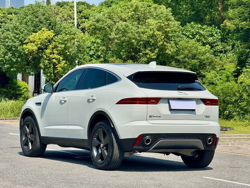 Jaguar E-PACE — фото 19