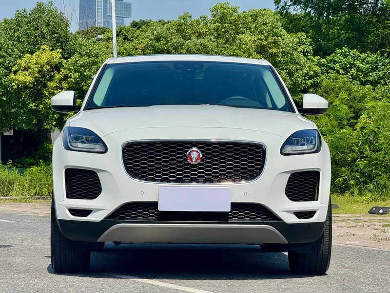 Jaguar E-PACE — фото 2