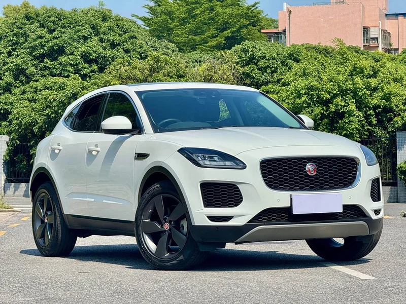 Jaguar E-PACE — фото 3