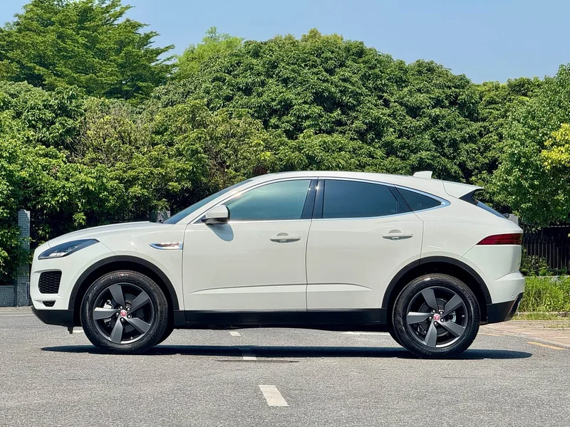 Jaguar E-PACE — фото 4