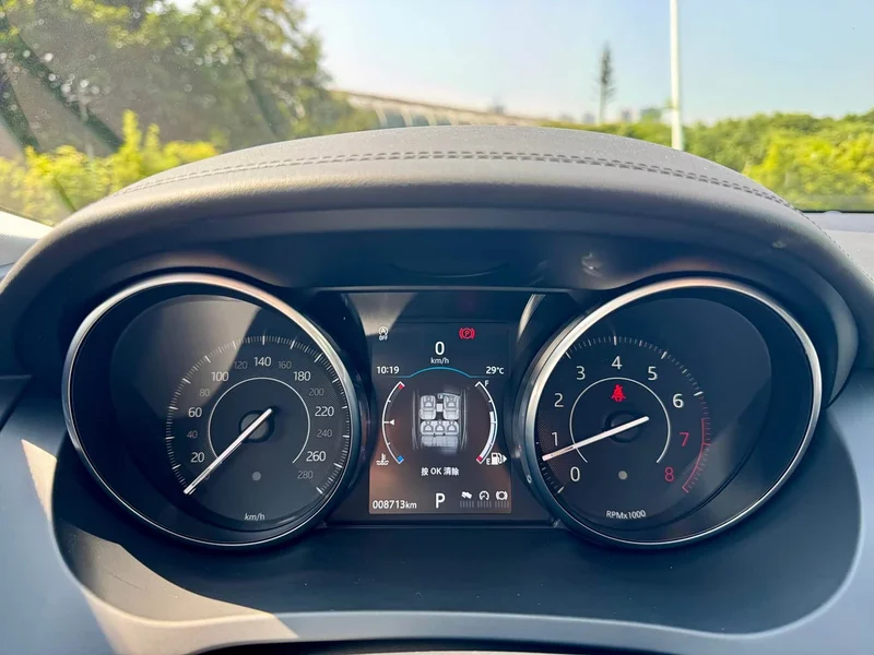 Jaguar E-PACE — фото 9
