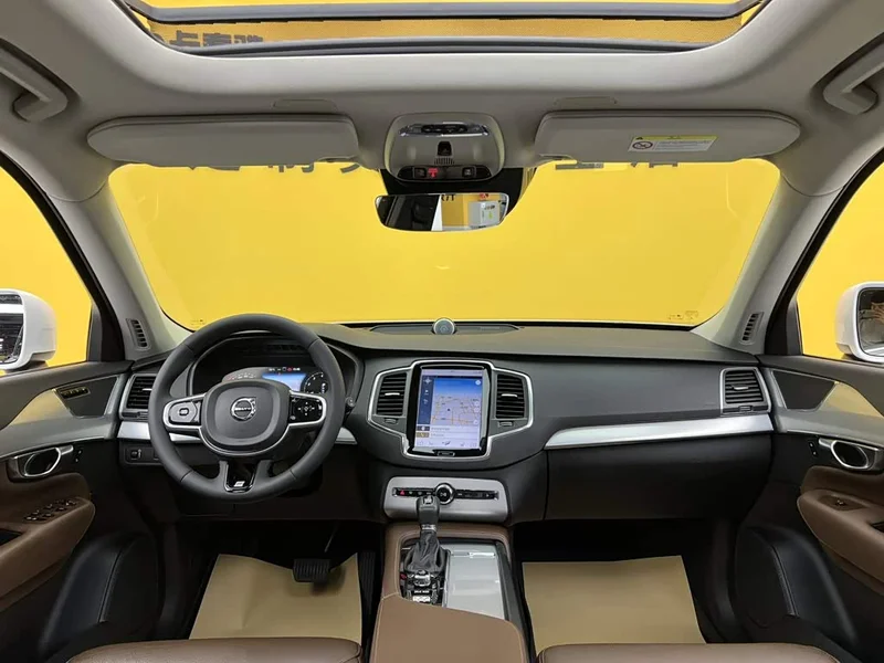 Volvo XC90 — фото 11