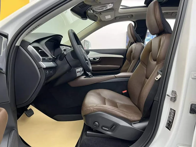 Volvo XC90 — фото 15