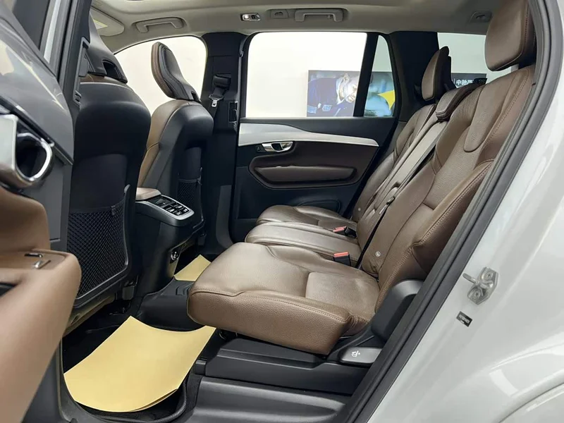 Volvo XC90 — фото 17