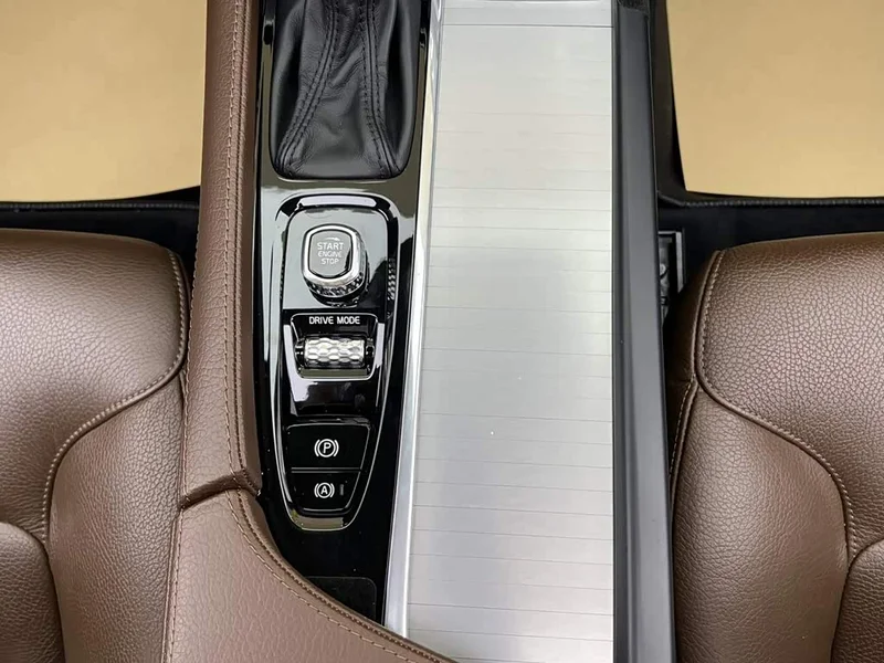 Volvo XC90 — фото 18