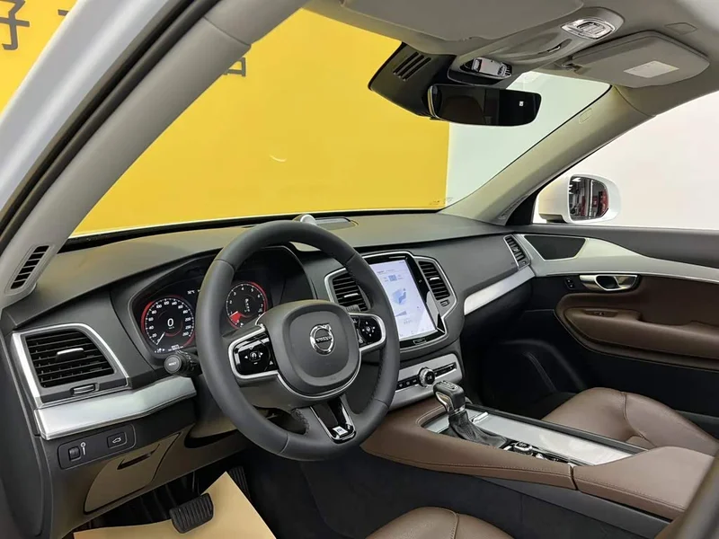 Volvo XC90 — фото 29