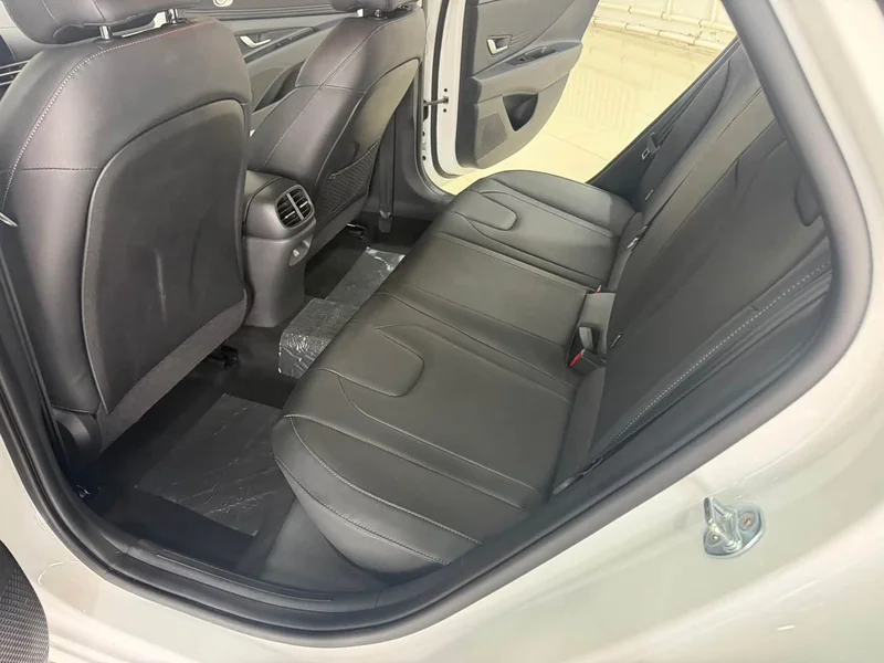 Hyundai Elantra — фото 17