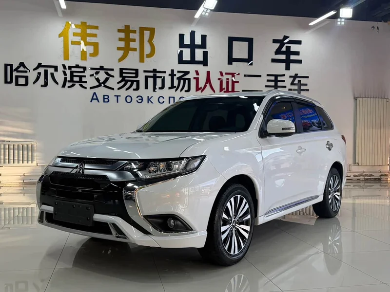 Mitsubishi Outlander — фото 1