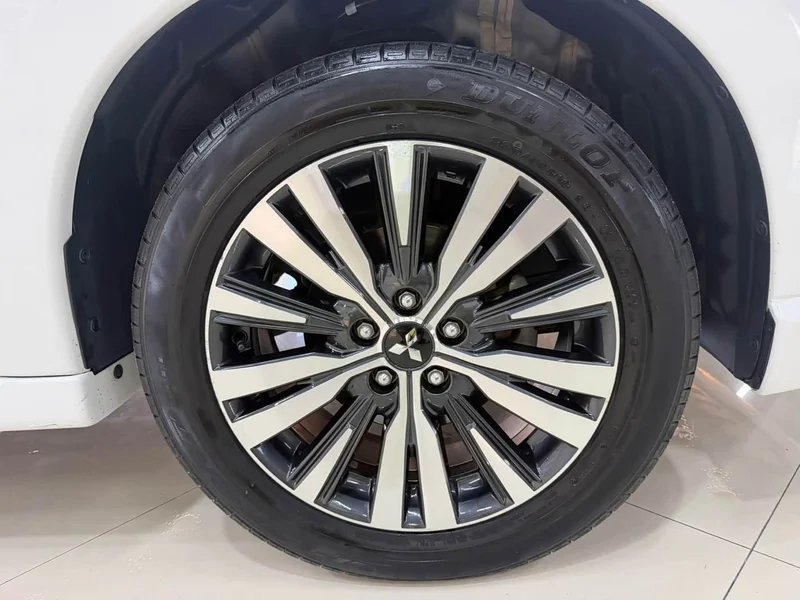 Mitsubishi Outlander — фото 20