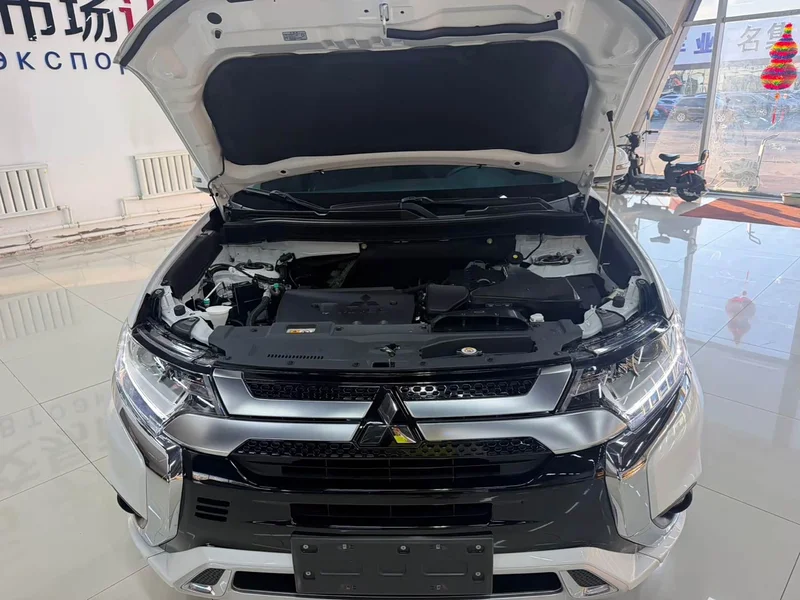 Mitsubishi Outlander — фото 21