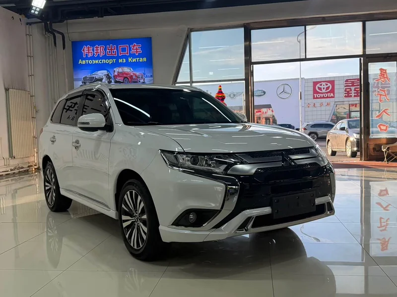 Mitsubishi Outlander — фото 3