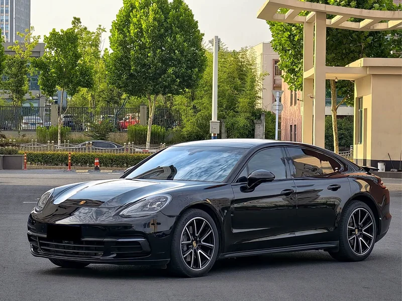 Porsche Panamera — фото 1