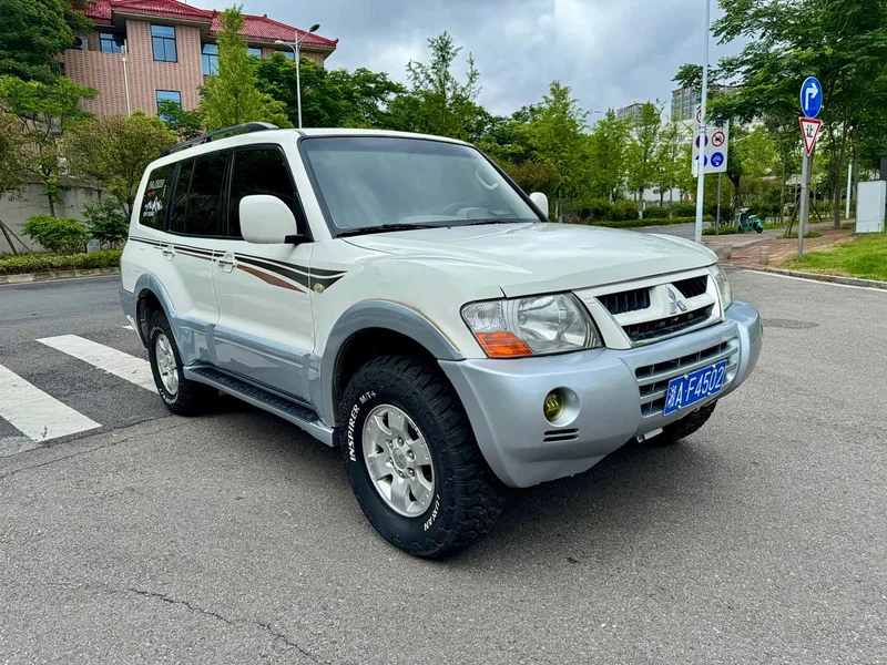 Mitsubishi Pajero — фото 3
