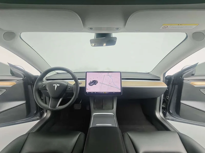 Tesla Model 3 — фото 4