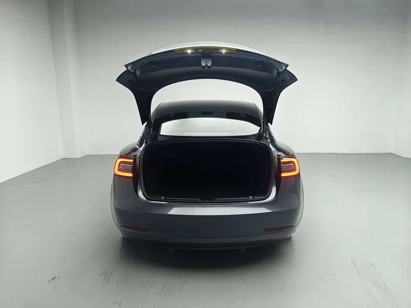 Tesla Model 3 — фото 10