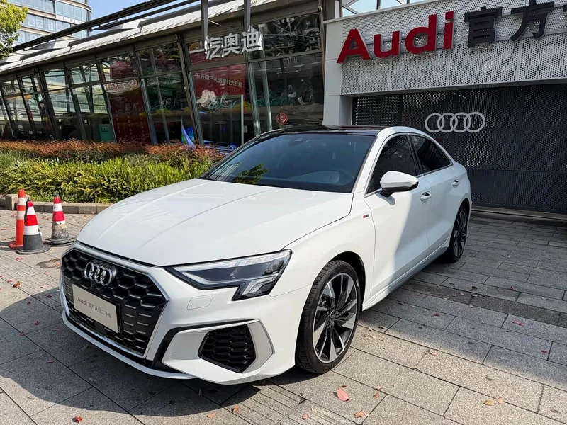 Audi A3 — фото 1