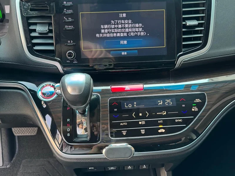 Honda Odyssey — фото 10