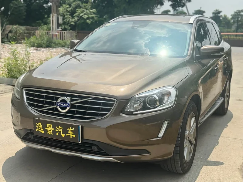 Volvo XC60 — фото 1