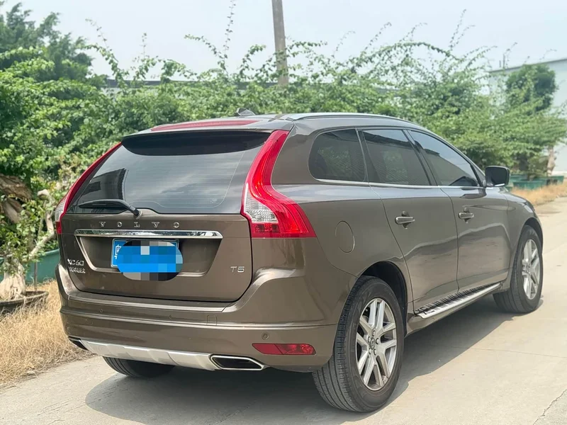 Volvo XC60 — фото 19